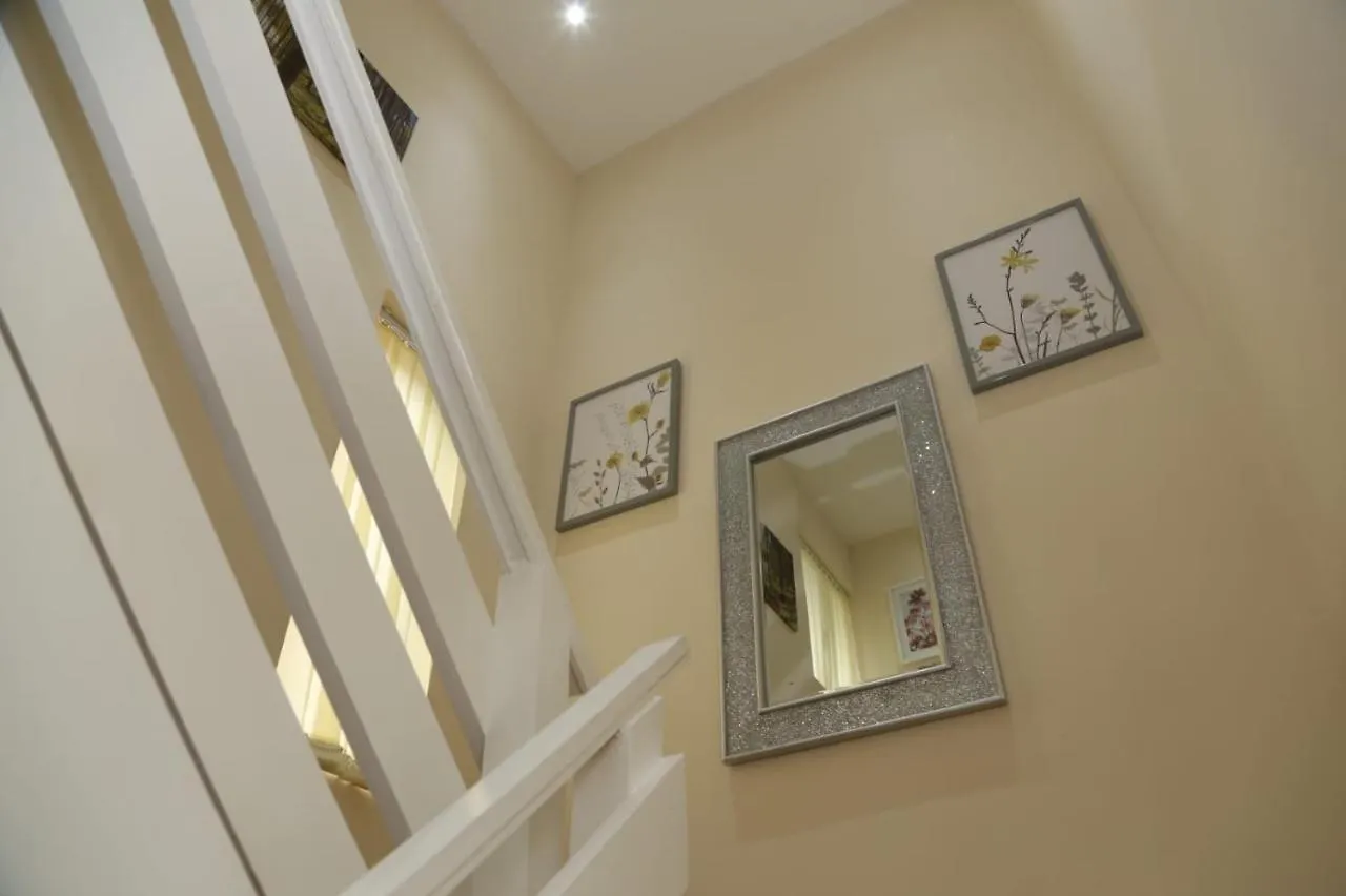 Дом отдыха Budget 4-Bedrooms In Thamesmead Лондон Великобритания