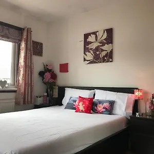 Holiday home Spacious House 15min To Canary Wharf/o2/excel/central, London