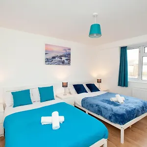 Holiday home Stunning Four Bedroom House Close To Excel, O2 & With Free Parking, London