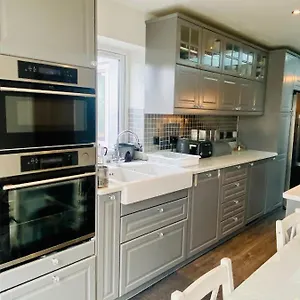 Holiday home Hameway House- Stunning 4 Bedroom House With A Spacious Kitchen, London