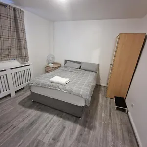 Holiday home Luxury House, 4 Bedrooms Fully Furnished, London