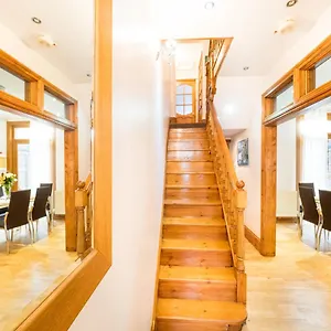 Holiday home Lt The Gate House, London