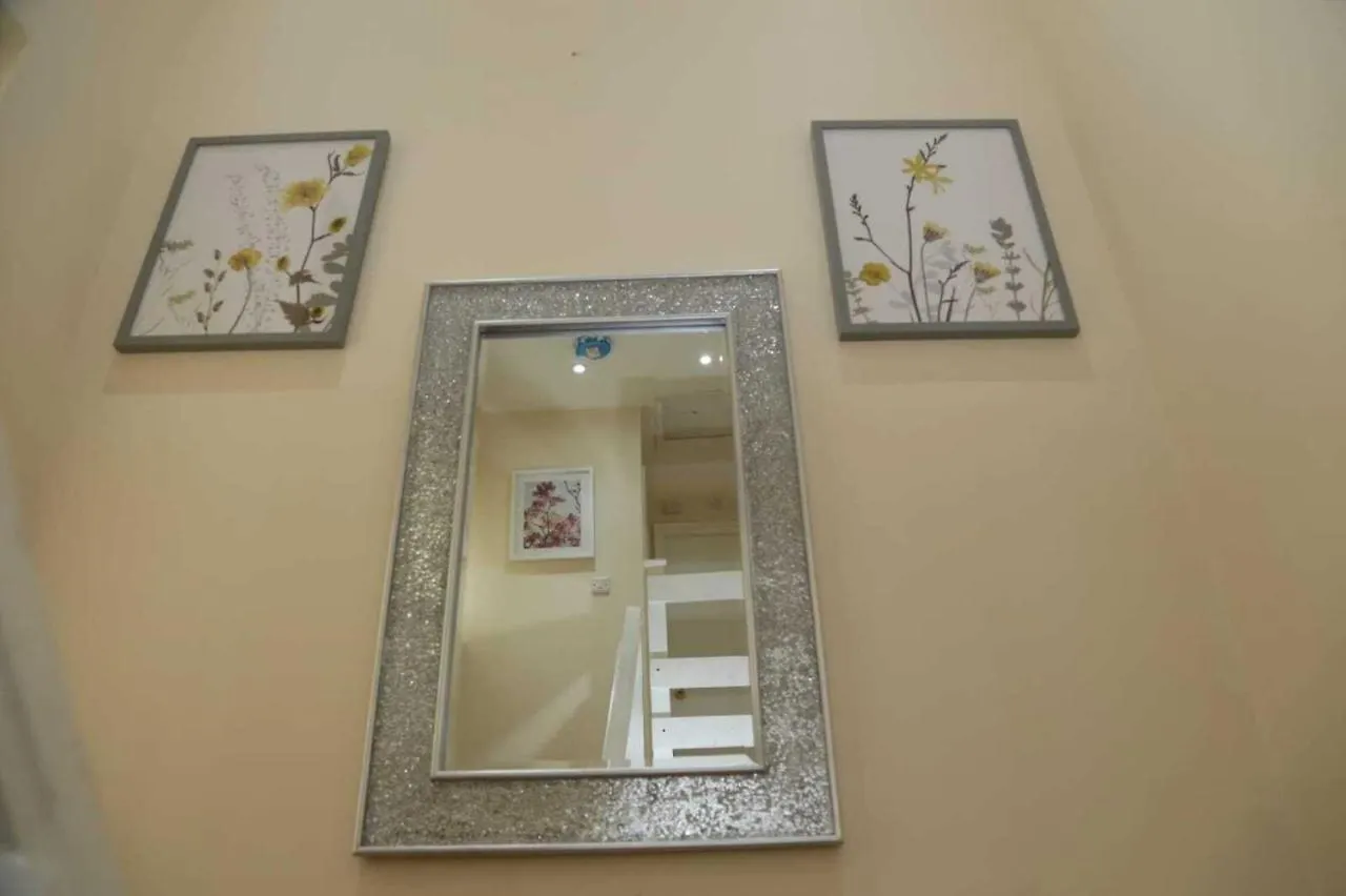 Holiday home Budget 4-Bedrooms In Thamesmead London