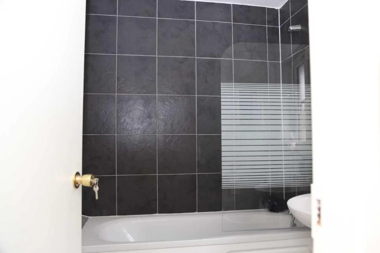 Holiday home Budget 4-Bedrooms In Thamesmead London