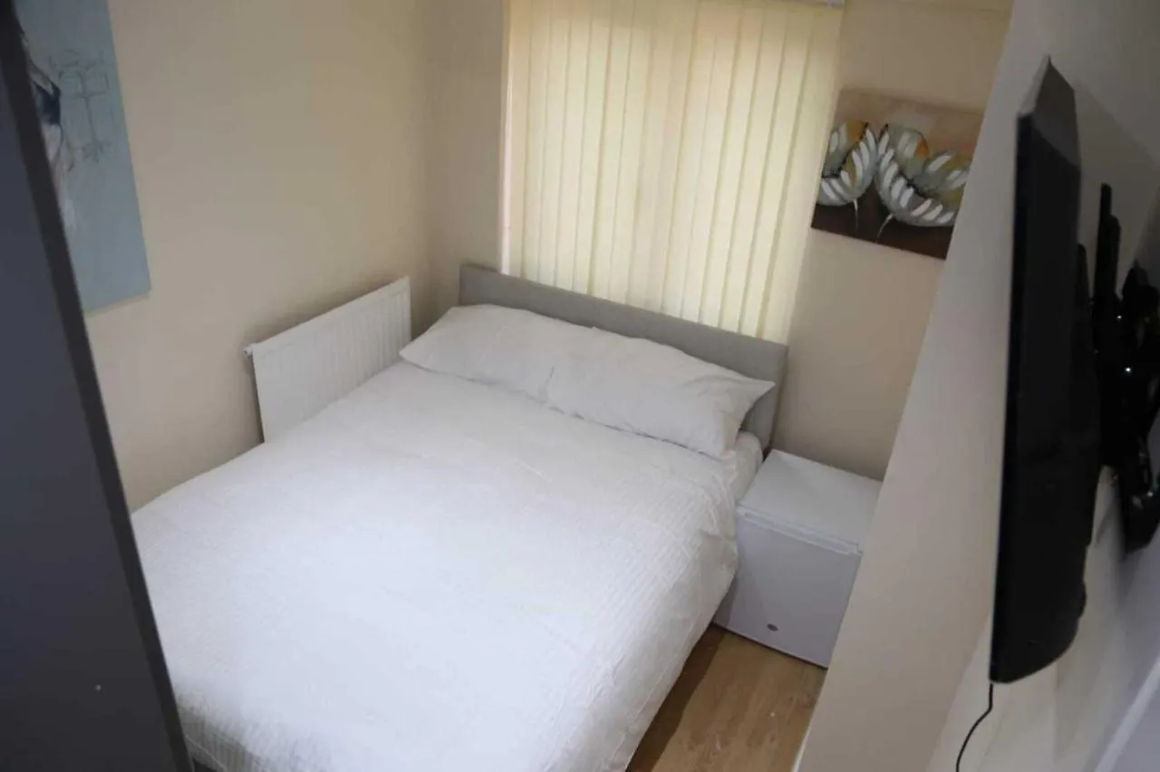 Budget 4-Bedrooms In Thamesmead London 0*,  United Kingdom