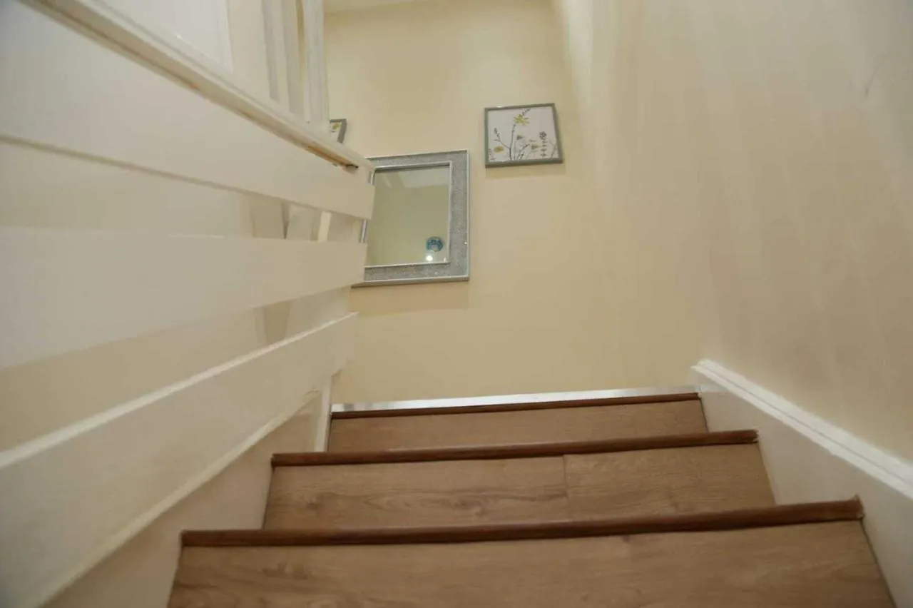 Budget 4-Bedrooms In Thamesmead London Holiday home