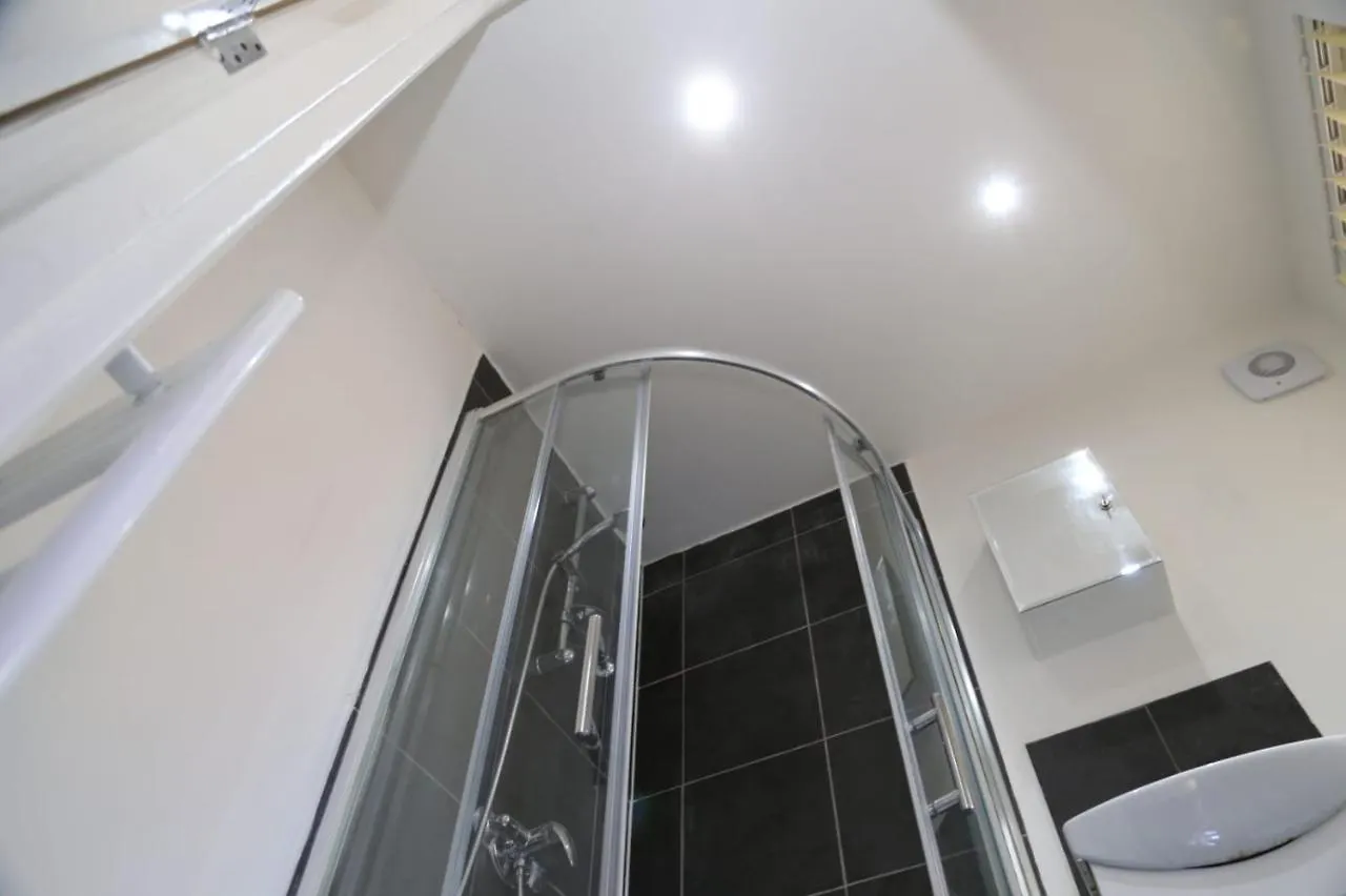 Budget 4-Bedrooms In Thamesmead London Holiday home