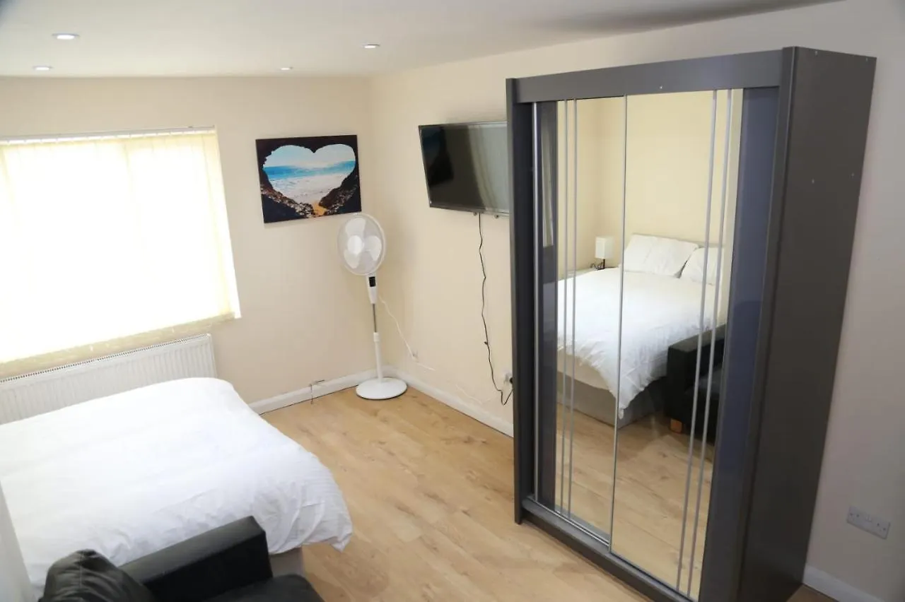 Budget 4-Bedrooms In Thamesmead London