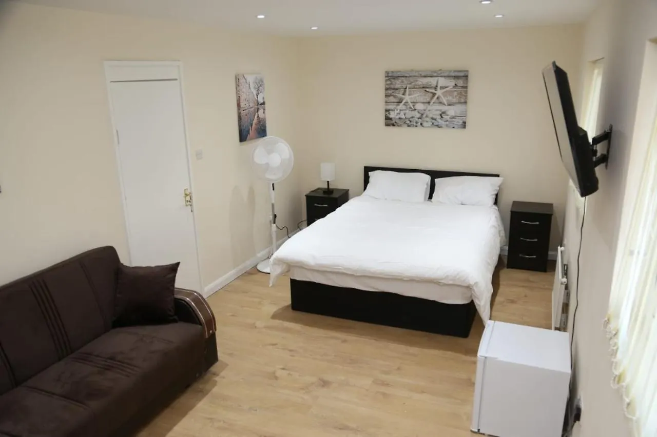 Holiday home Budget 4-Bedrooms In Thamesmead London