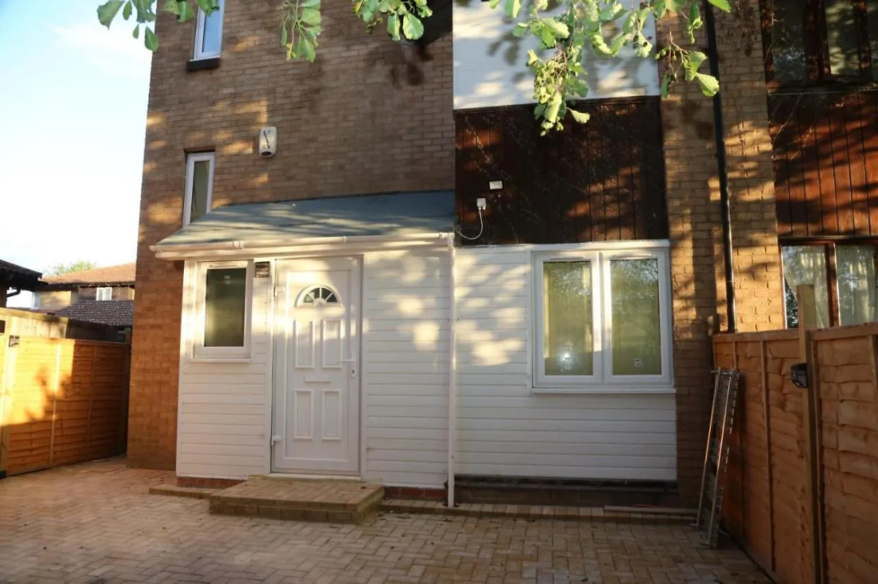 Budget 4-Bedrooms In Thamesmead London United Kingdom
