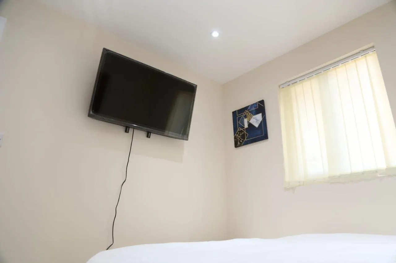 Holiday home Budget 4-Bedrooms In Thamesmead London